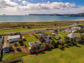 Bijou Buffalo Bliss - Whitianga Holiday Home, Whitianga